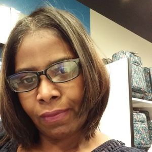 Meet your Posher, Stacy